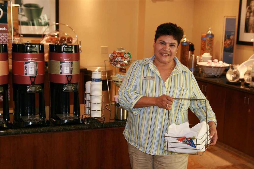 Hampton By Hilton Hotel Brentwood Restoran foto