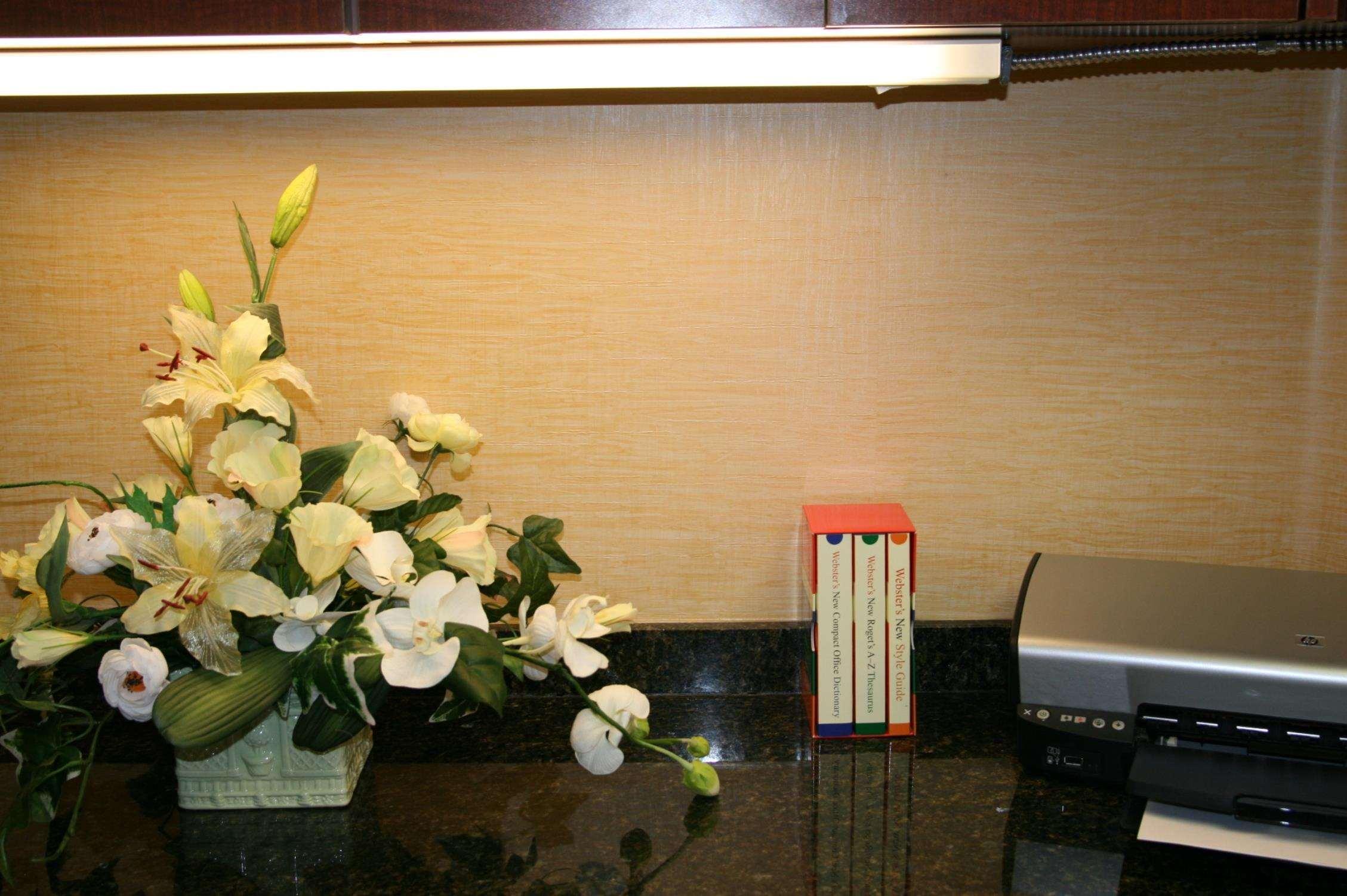Hampton By Hilton Hotel Brentwood Bagian luar foto