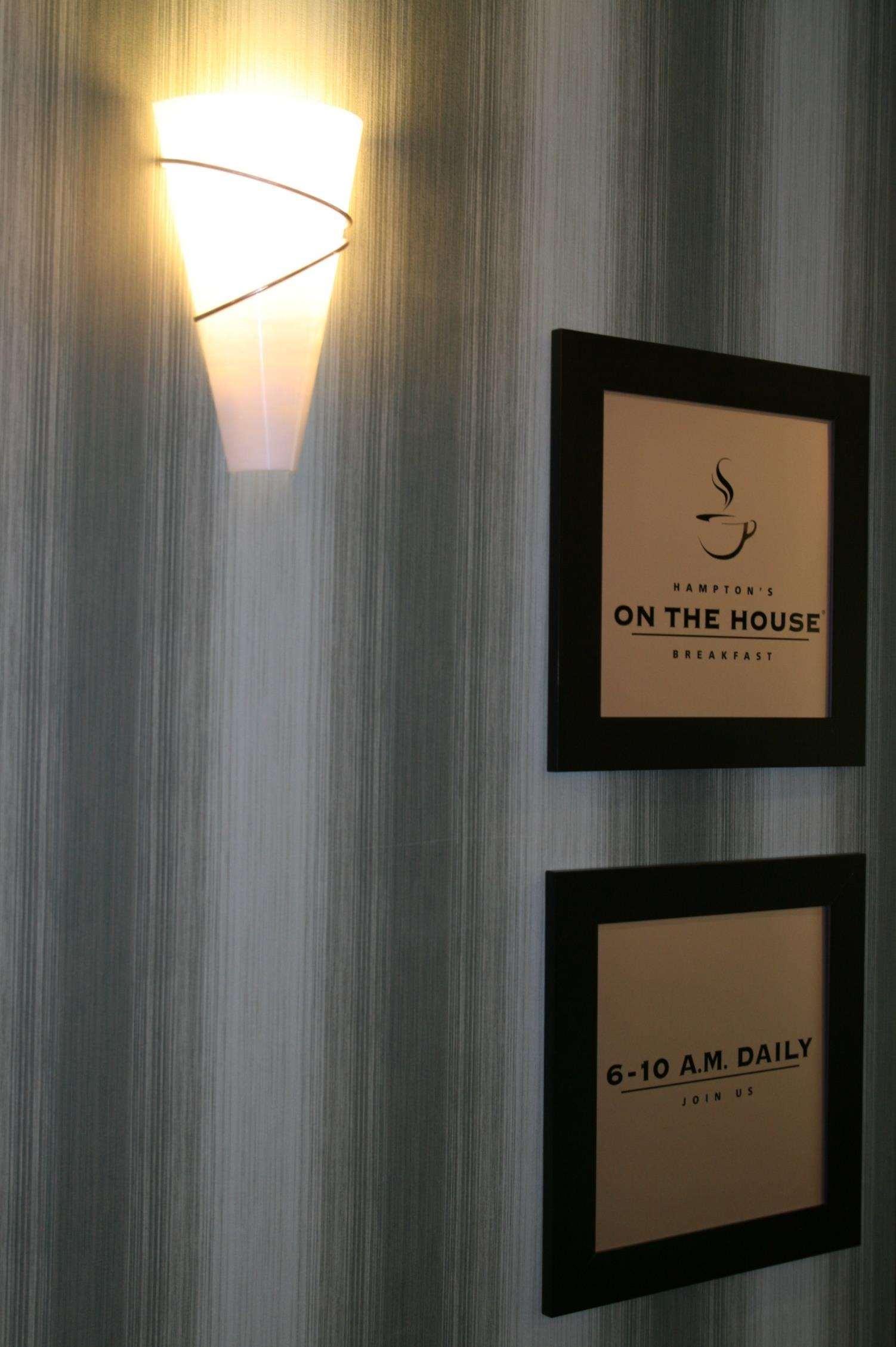 Hampton By Hilton Hotel Brentwood Bagian luar foto