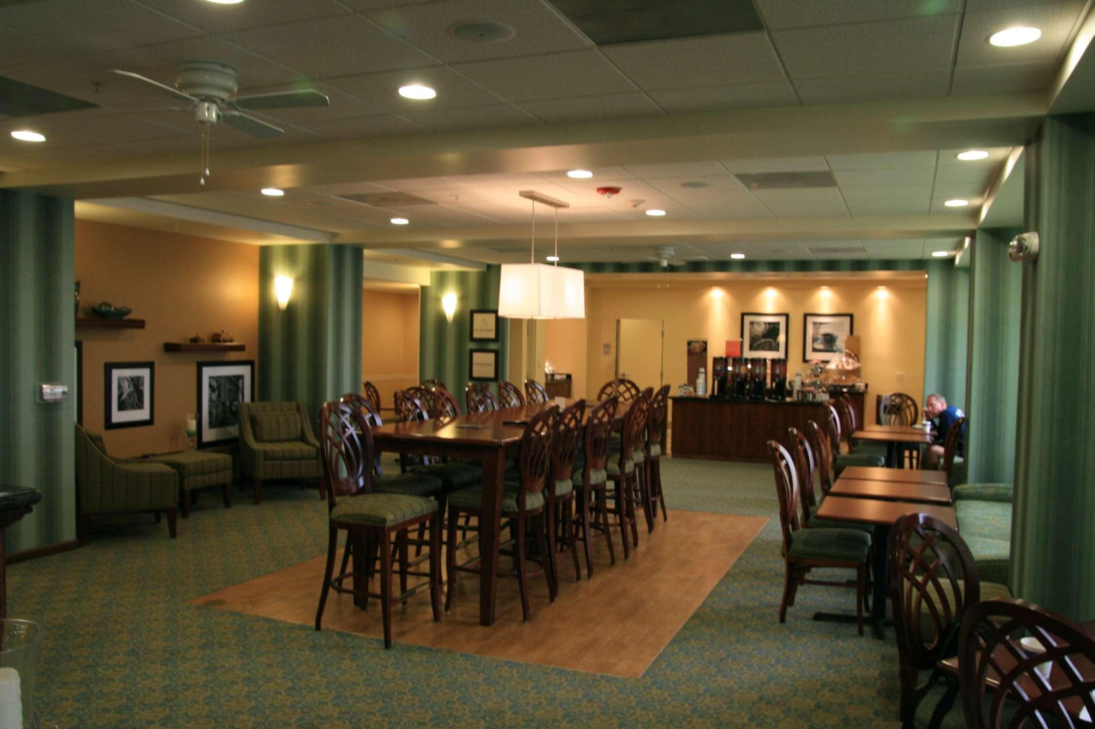 Hampton By Hilton Hotel Brentwood Restoran foto