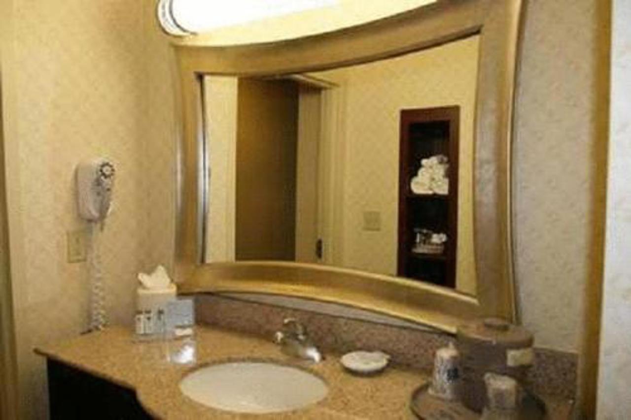 Hampton By Hilton Hotel Brentwood Bagian luar foto