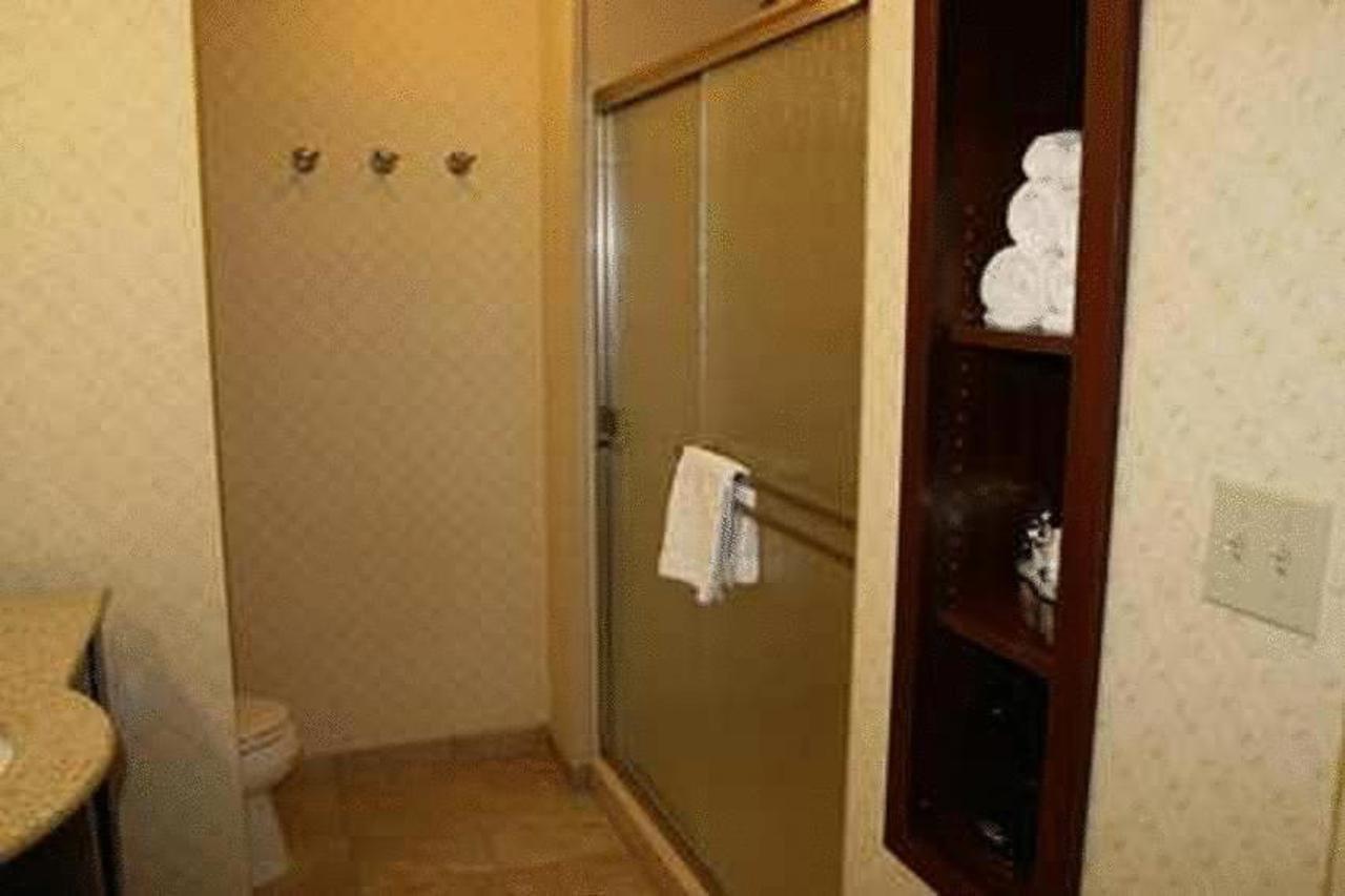 Hampton By Hilton Hotel Brentwood Bagian luar foto