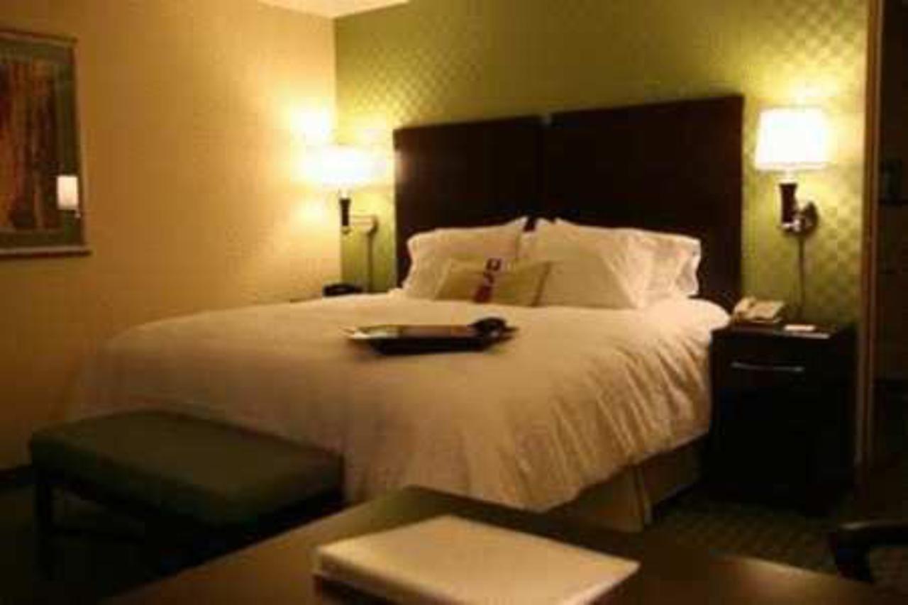 Hampton By Hilton Hotel Brentwood Bagian luar foto