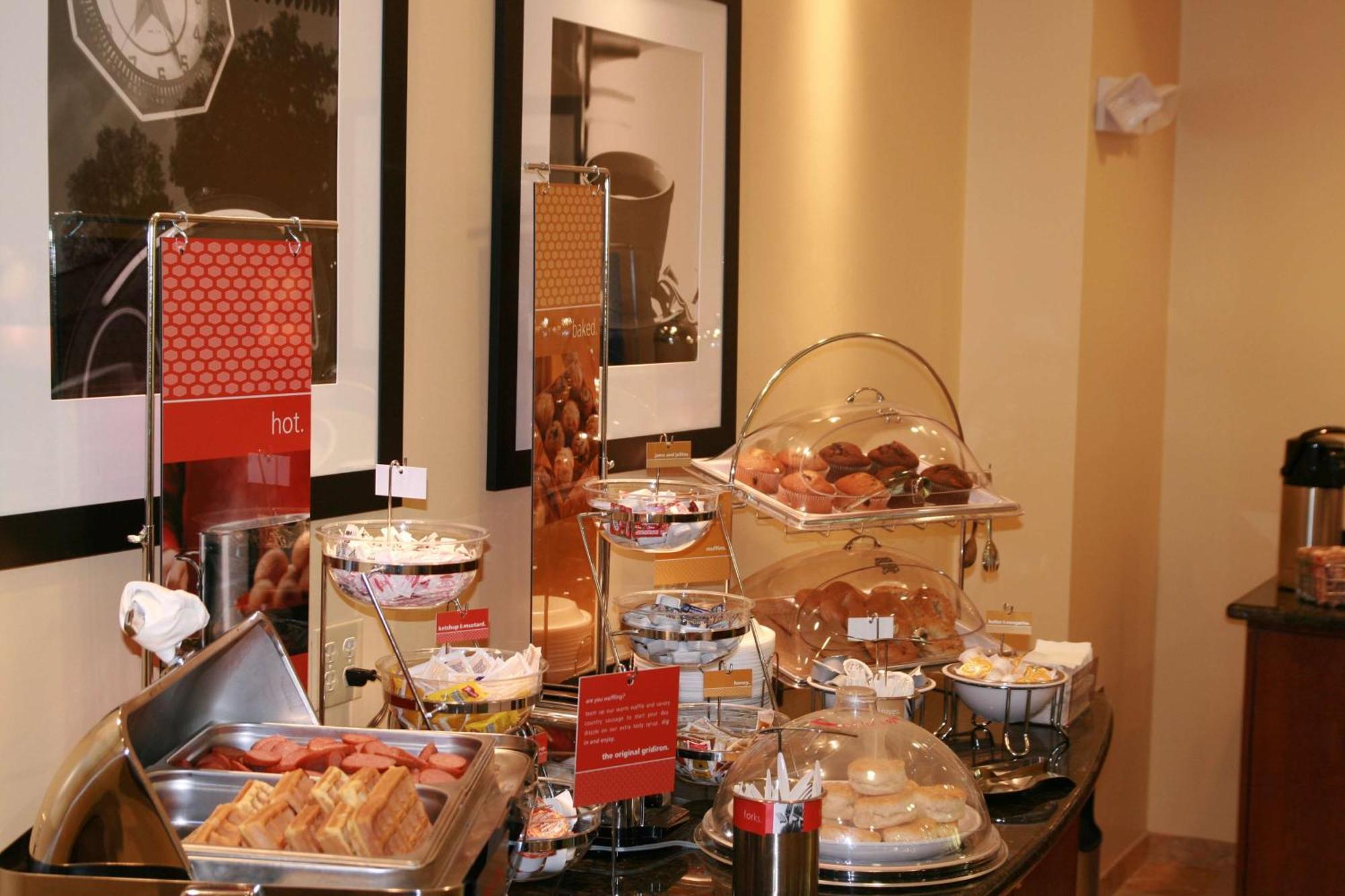 Hampton By Hilton Hotel Brentwood Bagian luar foto