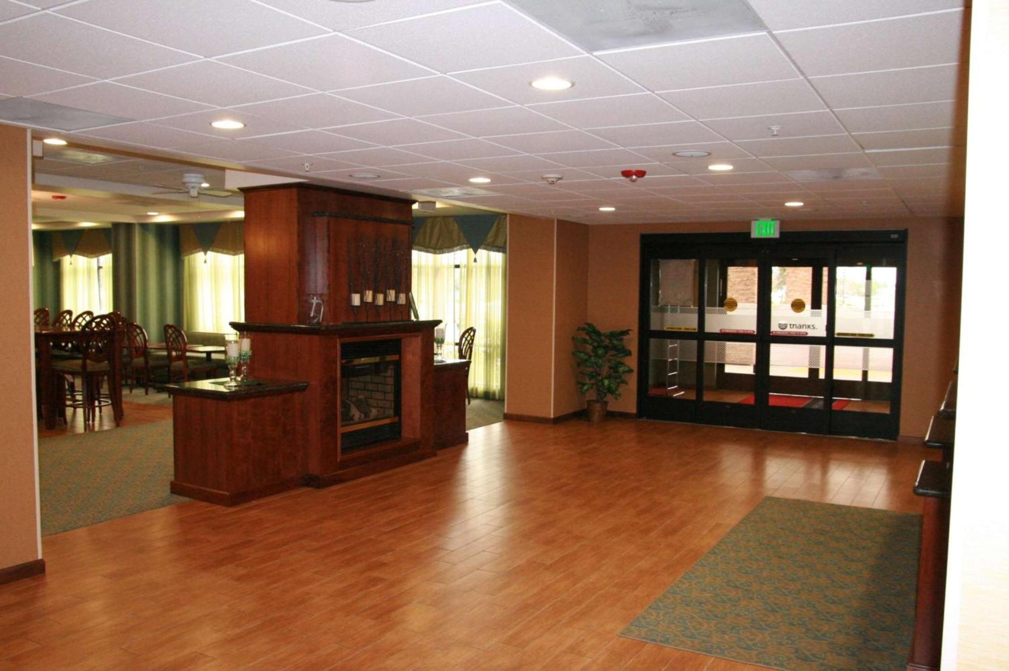 Hampton By Hilton Hotel Brentwood Bagian luar foto