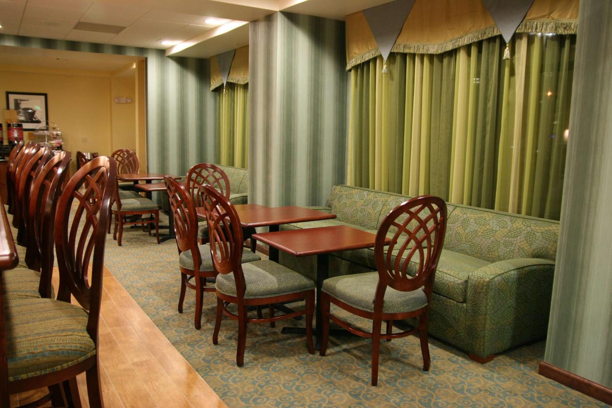 Hampton By Hilton Hotel Brentwood Bagian luar foto