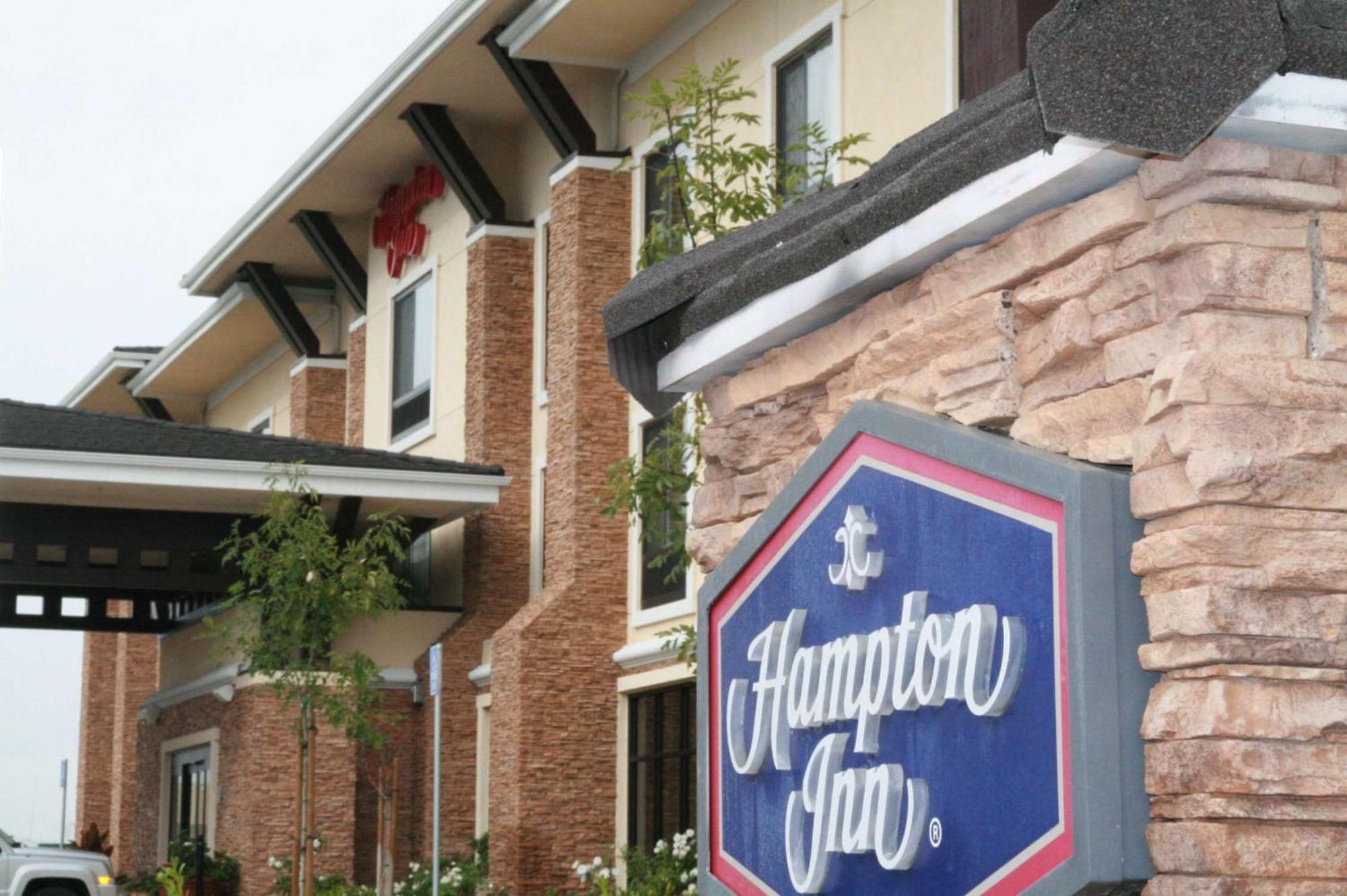 Hampton By Hilton Hotel Brentwood Bagian luar foto