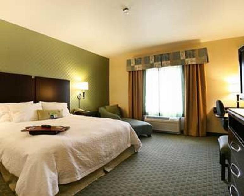 Hampton By Hilton Hotel Brentwood Bagian luar foto