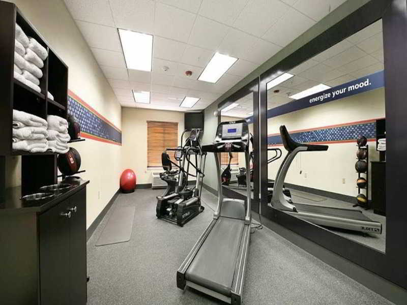 Hampton By Hilton Hotel Brentwood Bagian luar foto